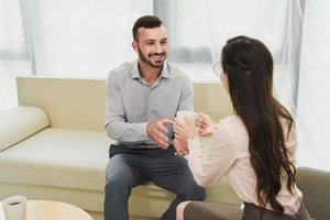 a counselor talks to a man about the drug rehab oklahoma offers